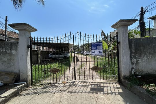 Fachada + placa de casa para alugar com 2 quartos, 66m² em Realengo, Rio de Janeiro