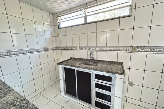 Cozinha de casa para alugar com 2 quartos, 66m² em Realengo, Rio de Janeiro