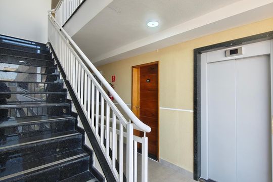 Área comum - Elevador de apartamento para alugar com 1 quarto, 48m² em Vila Constança, São Paulo