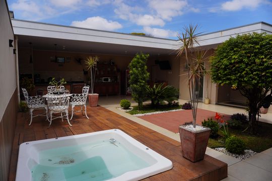 Quintal de casa à venda com 3 quartos, 132m² em Cidade Jardim I, Americana