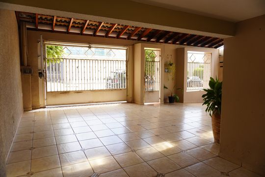 Garagem de casa à venda com 3 quartos, 132m² em Cidade Jardim I, Americana