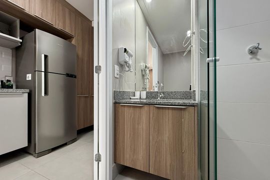 Banheiro  de kitnet/studio para alugar com 1 quarto, 31m² em Santo Amaro, São Paulo