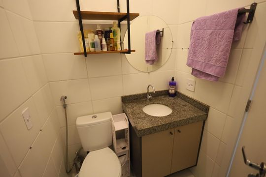Banheiro da Suíte 2 de apartamento para alugar com 2 quartos, 55m² em Centro, Osasco