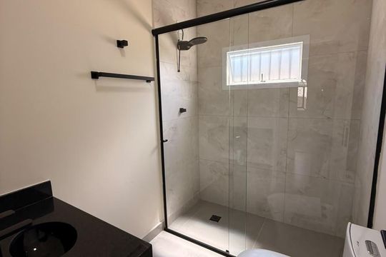 Banheiro de casa à venda com 3 quartos, 212m² em Vila Santa Terezinha, Várzea Paulista