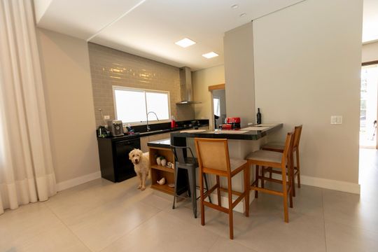 COZINHA (ABERTA) de casa de condomínio à venda com 3 quartos, 260m² em Parque Xangrilá, Campinas