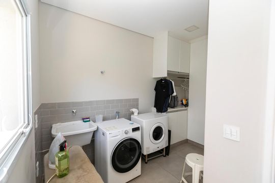 ÁREA DE SERVIÇO de casa de condomínio à venda com 3 quartos, 260m² em Parque Xangrilá, Campinas