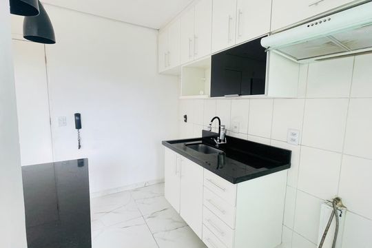 Cozinha de apartamento para alugar com 2 quartos, 49m² em Jardim Isis, Cotia
