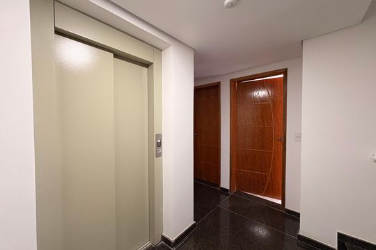 Hall de entrada de apartamento à venda com 2 quartos, 44m² em Jardim Utinga, Santo André
