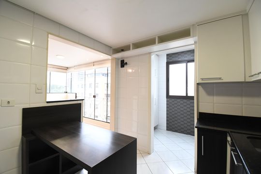 Cozinha de apartamento à venda com 3 quartos, 138m² em Campina do Siqueira, Curitiba