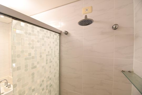 Banheiro 2 de apartamento à venda com 3 quartos, 138m² em Campina do Siqueira, Curitiba