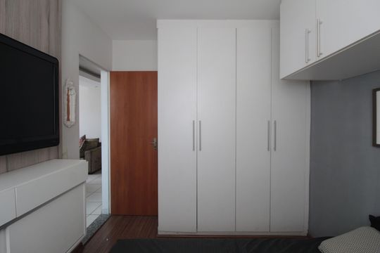 Quarto 1 de apartamento para alugar com 2 quartos, 51m² em Ouro Preto, Belo Horizonte