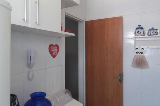 Cozinha e Área de Serviço de apartamento para alugar com 2 quartos, 51m² em Ouro Preto, Belo Horizonte