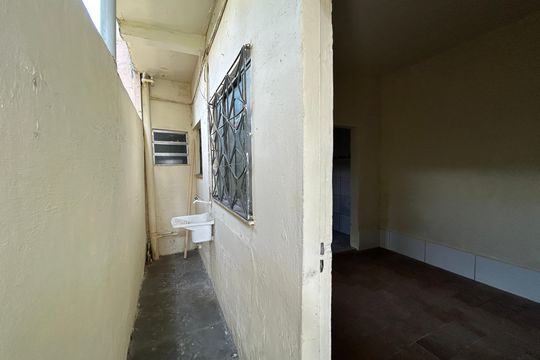 Área de Serviço de casa para alugar com 1 quarto, 44m² em Marechal Hermes, Rio de Janeiro