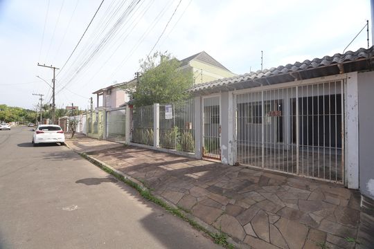 Fachada de casa para alugar com 3 quartos, 85m² em Harmonia, Canoas