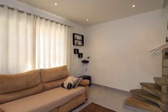 Casa à venda com 4 quartos, 190m² em Jardim das Palmas, São Paulo