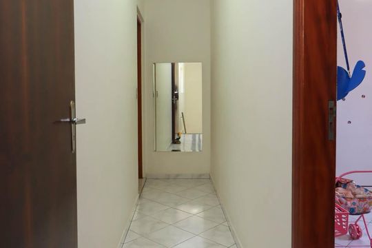 Corredor de casa à venda com 4 quartos, 190m² em Jardim das Palmas, São Paulo