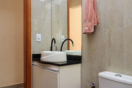 Banheiro de casa à venda com 4 quartos, 190m² em Jardim das Palmas, São Paulo