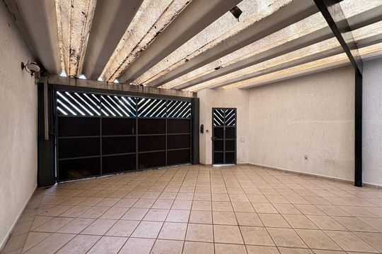 Garagem de casa à venda com 3 quartos, 140m² em Jardim, Santo André