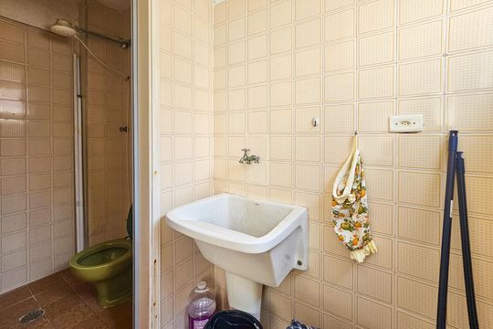 Área de serviço de apartamento para alugar com 2 quartos, 89m² em Jardim Las Palmas, Guarujá