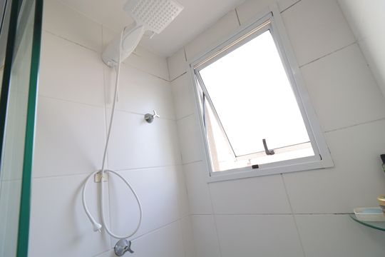 Banheiro de apartamento para alugar com 1 quarto, 32m² em Jardim Prudência, São Paulo