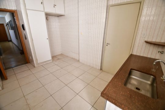 Cozinha de apartamento à venda com 2 quartos, 115m² em Centro, Campinas