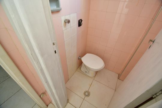 Banheiro de serviço de apartamento à venda com 2 quartos, 115m² em Centro, Campinas