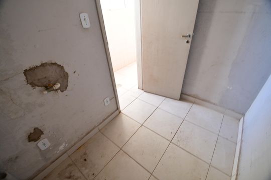 Quarto de Serviço de apartamento à venda com 2 quartos, 115m² em Centro, Campinas