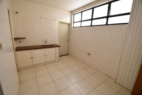 Cozinha de apartamento à venda com 2 quartos, 115m² em Centro, Campinas