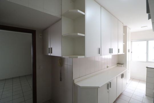 Cozinha de apartamento para alugar com 3 quartos, 89m² em Osvaldo Rezende, Uberlândia