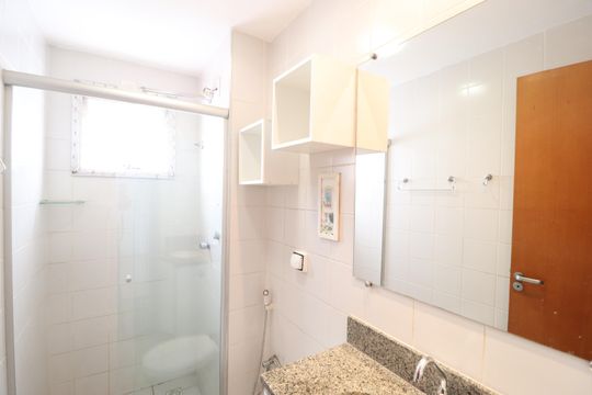 Banheiro Social de apartamento para alugar com 3 quartos, 89m² em Osvaldo Rezende, Uberlândia