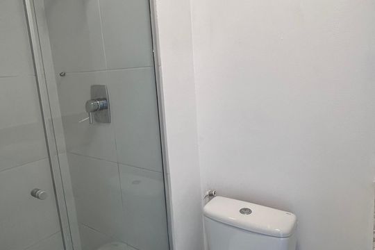 Banheiro de apartamento à venda com 1 quarto, 22m² em Sé, São Paulo
