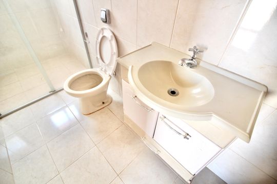 Banheiro da Suíte 2 de casa à venda com 3 quartos, 170m² em Vila Sao Francisco, São Paulo