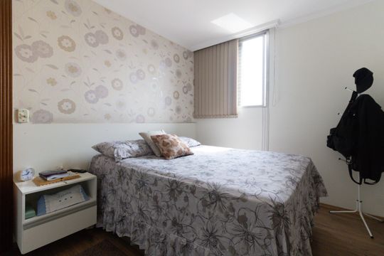 Quarto 1 de apartamento para alugar com 2 quartos, 58m² em Jardim Sao Saverio, São Paulo
