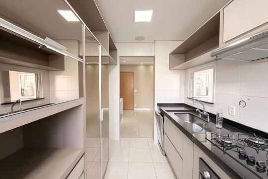 Cozinha de apartamento à venda com 2 quartos, 87m² em Jardim Trevo, Jundiaí
