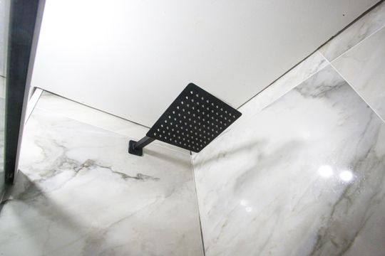 Banheiro de apartamento à venda com 2 quartos, 55m² em Anil, Rio de Janeiro