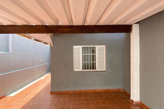 Garagem de casa para alugar com 3 quartos, 106m² em Bussocaba, Osasco