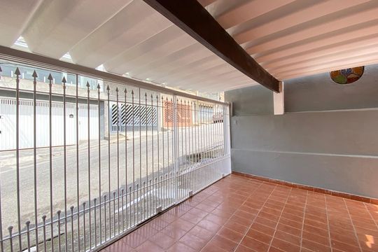Garagem de casa para alugar com 3 quartos, 106m² em Bussocaba, Osasco