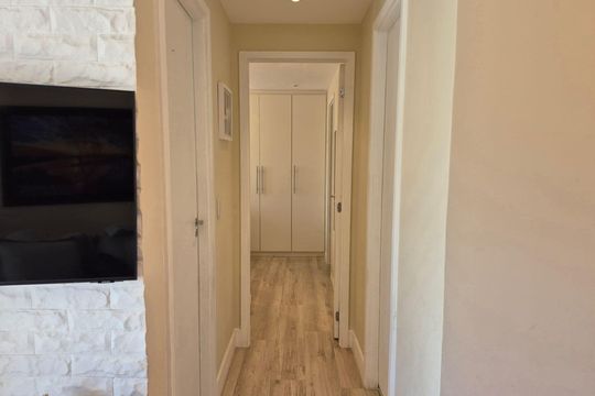 Corredor de apartamento à venda com 2 quartos, 57m² em Jacarepaguá, Rio de Janeiro