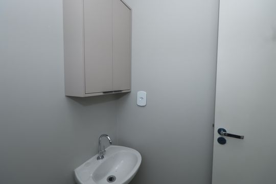 Banheiro de kitnet/studio para alugar com 1 quarto, 42m² em Cidade Mãe do Céu, São Paulo