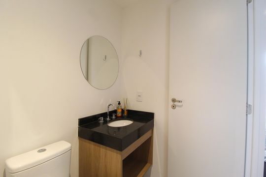 Banheiro de kitnet/studio para alugar com 1 quarto, 24m² em Vila Olímpia, São Paulo