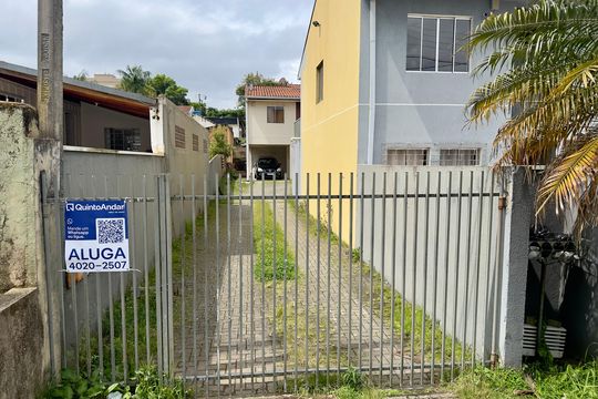 Fachada de casa para alugar com 3 quartos, 60m² em Boa Vista, Curitiba