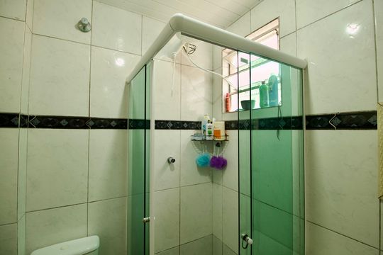 Banheiro de casa para alugar com 3 quartos, 60m² em Boa Vista, Curitiba