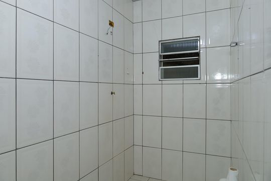 Banheiro de casa para alugar com 1 quarto, 55m² em Guaianases, São Paulo