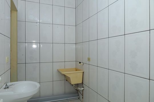 Banheiro de casa para alugar com 1 quarto, 55m² em Guaianases, São Paulo