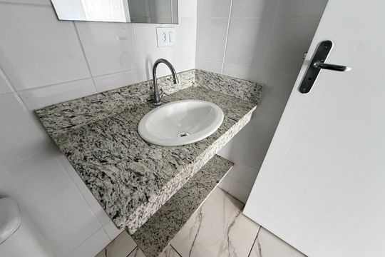 Banheiro de kitnet/studio para alugar com 1 quarto, 30m² em Vila Prudente, São Paulo