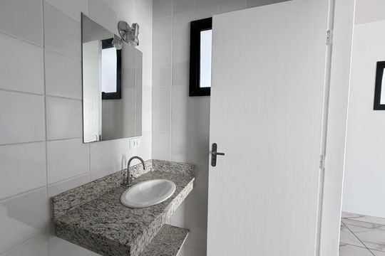 Banheiro de kitnet/studio para alugar com 1 quarto, 28m² em Vila Prudente, São Paulo