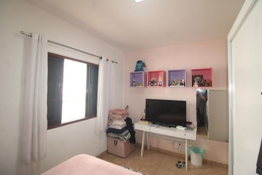 Quarto 3 de casa para alugar com 3 quartos, 255m² em Vila Roque, São Paulo