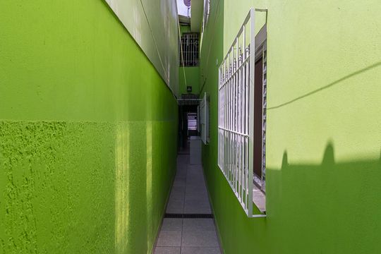 Corredor de casa para alugar com 2 quartos, 120m² em Jardim das Rosas (iguatemi), São Paulo
