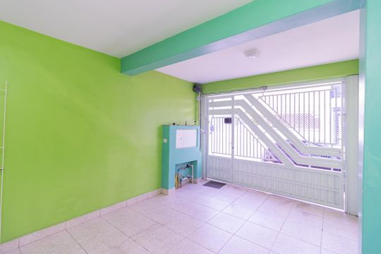 Garagem de casa para alugar com 2 quartos, 120m² em Jardim das Rosas (iguatemi), São Paulo