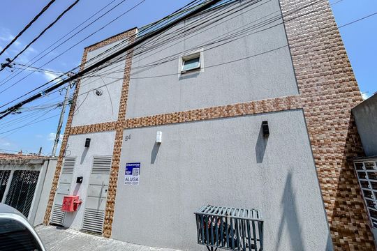 Fachada com Placa de apartamento para alugar com 1 quarto, 30m² em Vila Granada, São Paulo